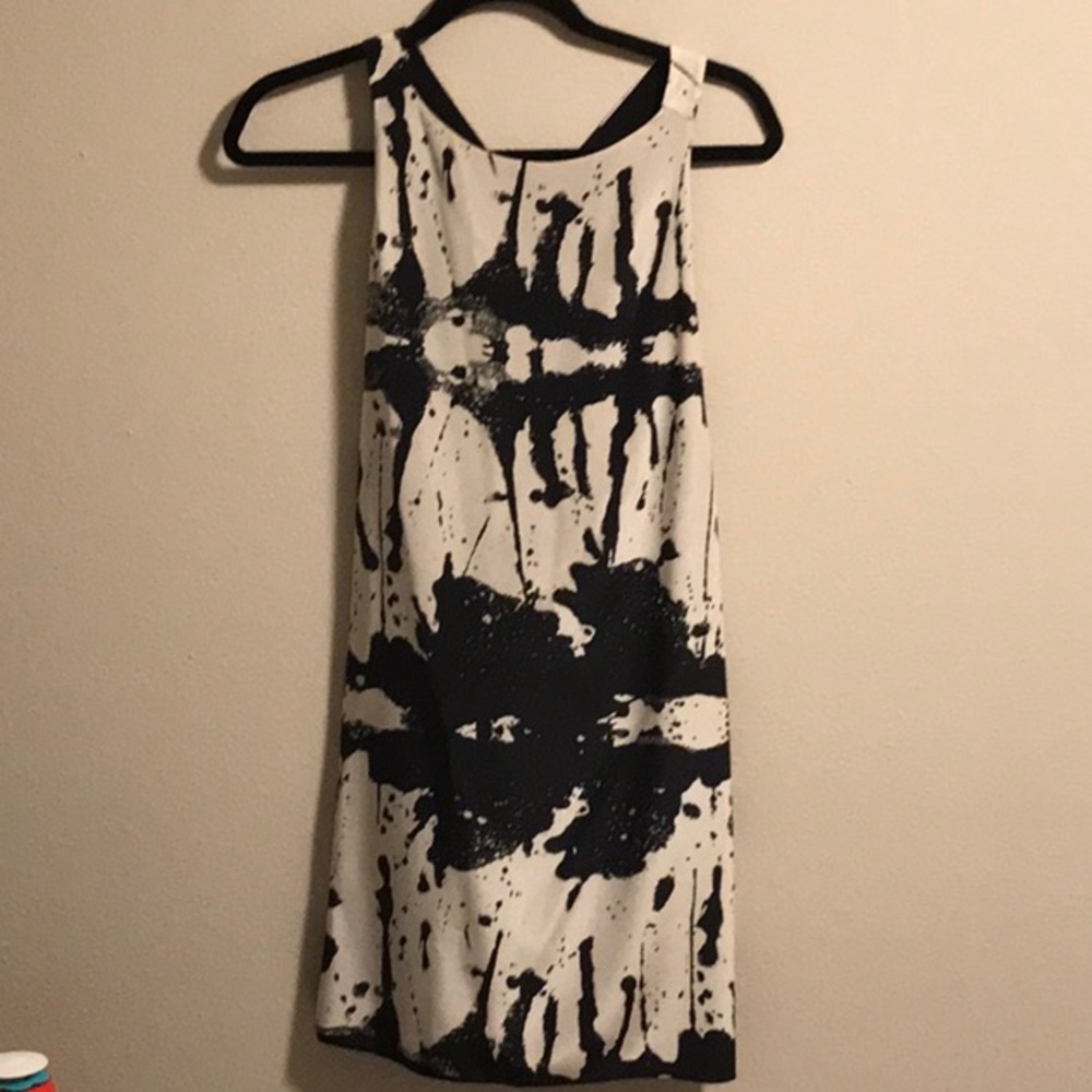 Alice + Olivia Black/White Mini Dress. Size M.